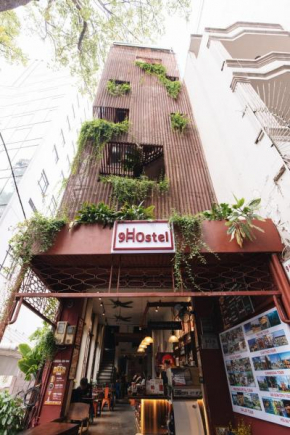 9 Hostel and Bar